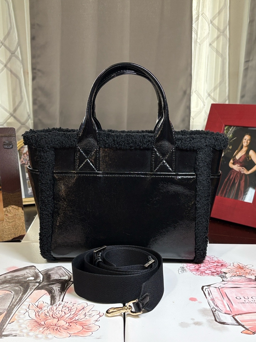Kate Spade Black Patent Leather Shearling Bag w/Detachable Strap 8.5x10x4in EUC - Picture 5 of 16